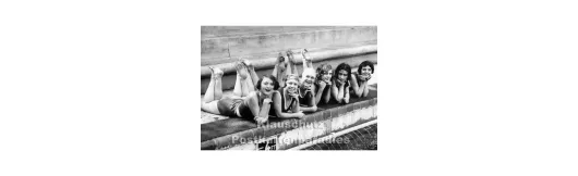Frauen im Schwimmbad | Foto Postkarte s/w