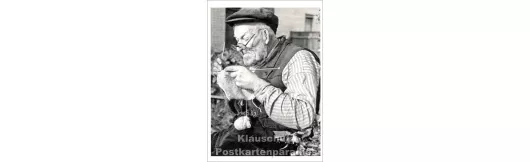 Alter Mann strickt | Fotokarte